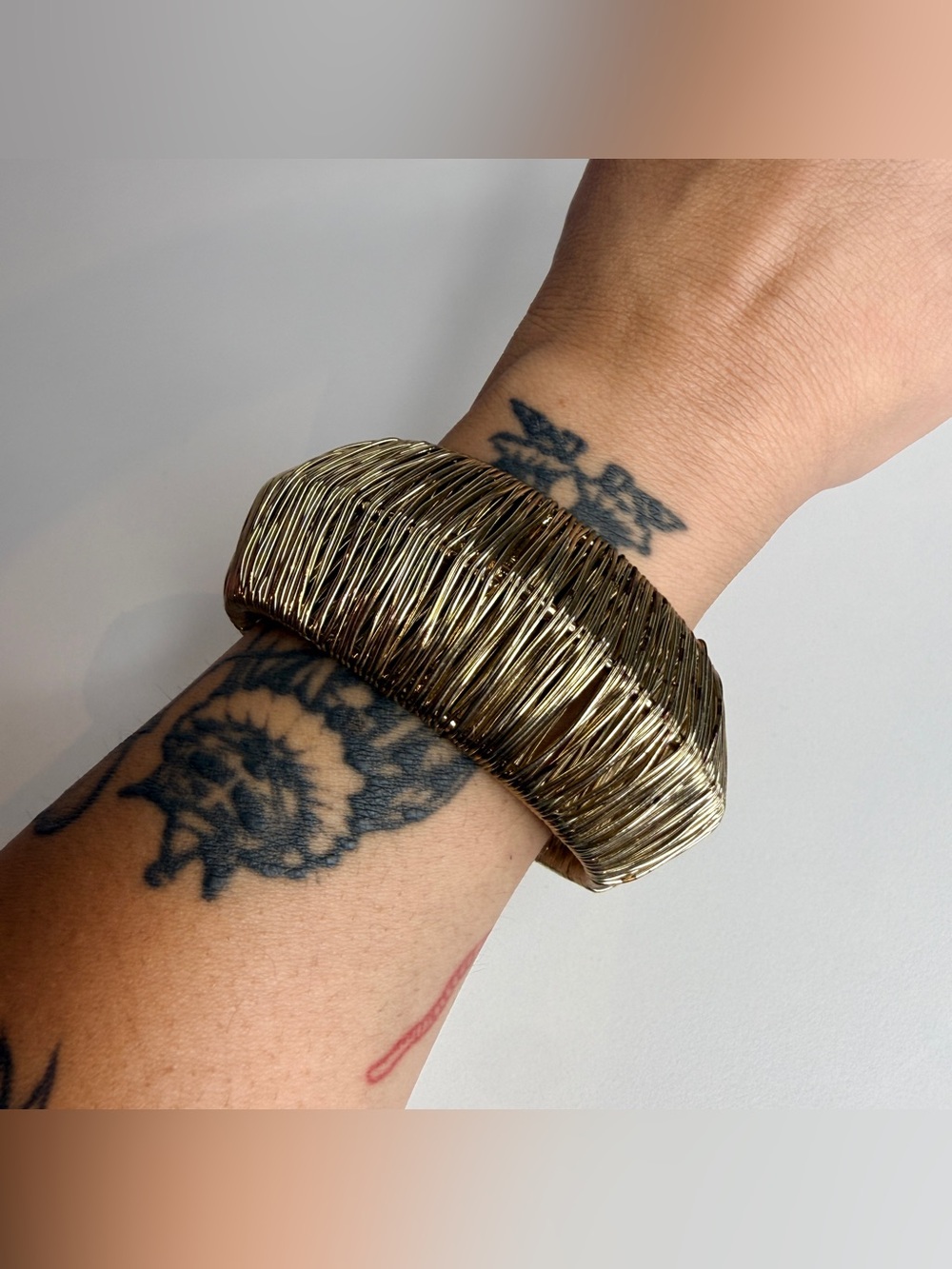 Gold wired bangle - Picture 3 of 3